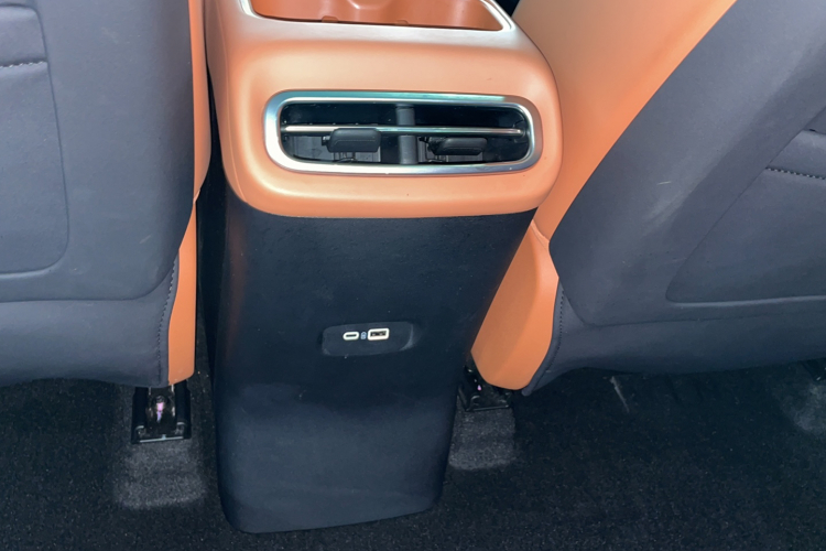 零跑汽车 零跑C10 2024款 210智享版中控内饰7004