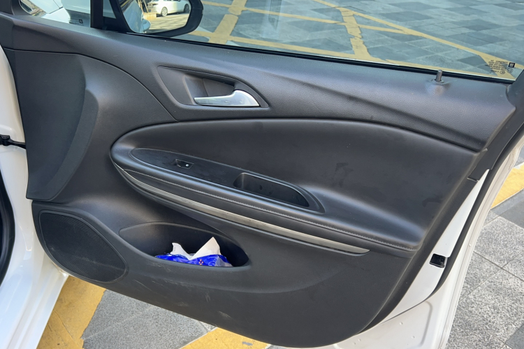 别克 威朗 2019款 三厢 20T 双离合领先型中控内饰7015