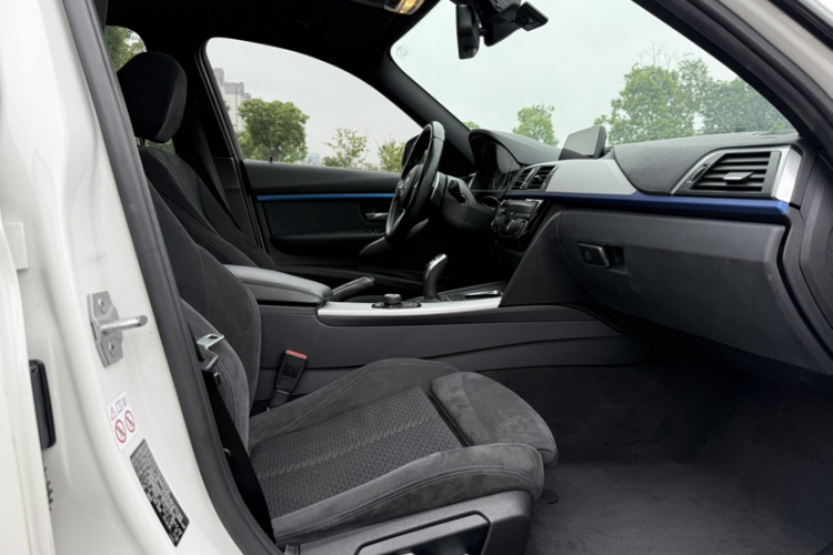 宝马3系 2018款 320i M运动套装中控内饰7009