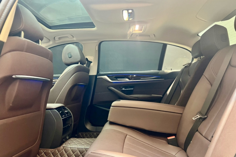 宝马5系 2019款 525Li 豪华套装中控内饰7003