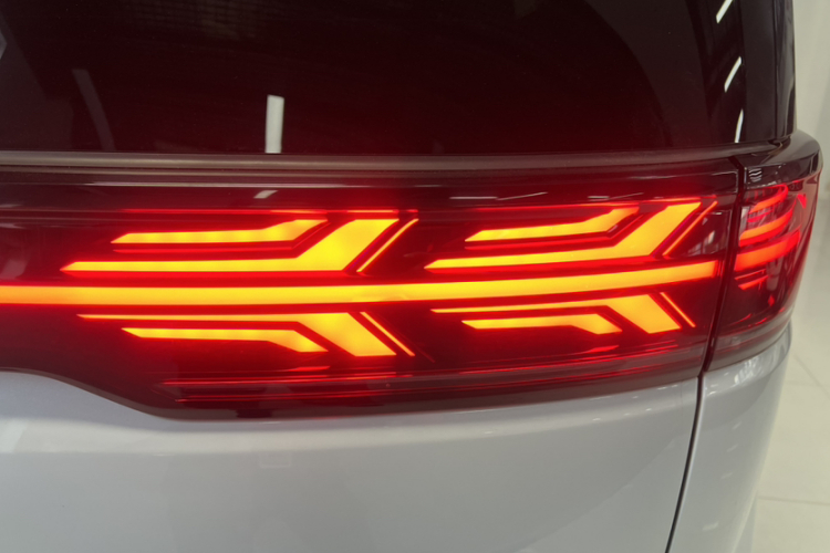 腾势D9 2022款 DM-i 970 四驱旗舰型局部细节9004