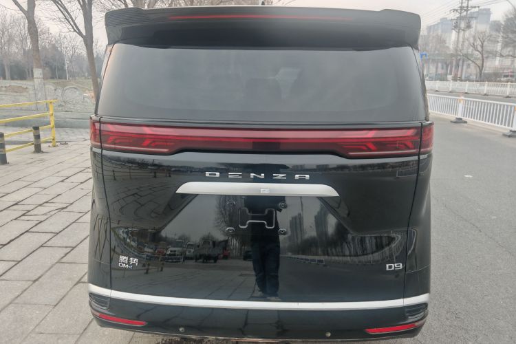 腾势D9 2022款 DM-i 1040 尊贵型车身外观6004