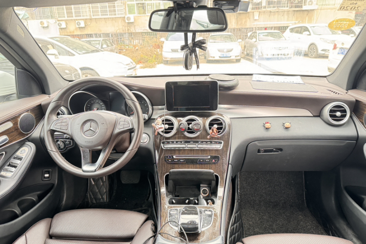 奔驰GLC 2017款 GLC 260 4MATIC 动感型中控内饰7001