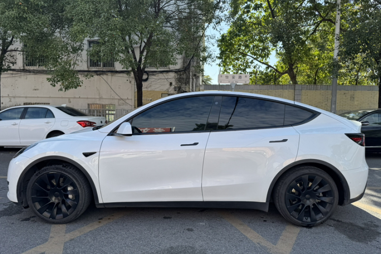 特斯拉 Model Y 2022款 改款 后轮驱动版车身外观6005