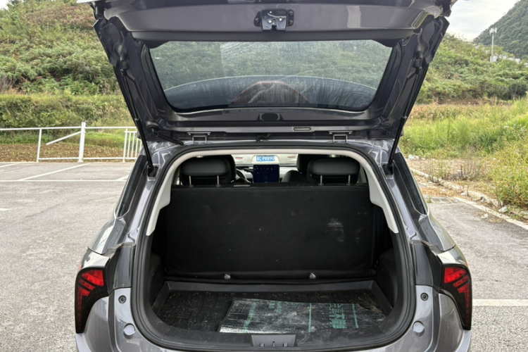 哪吒汽车 哪吒V 2022款 潮 400 Lite局部细节23