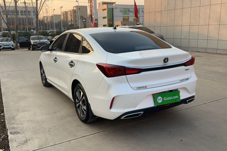 长安 逸动 2020款 PLUS 1.6L GDI 手动豪华型车身外观6006