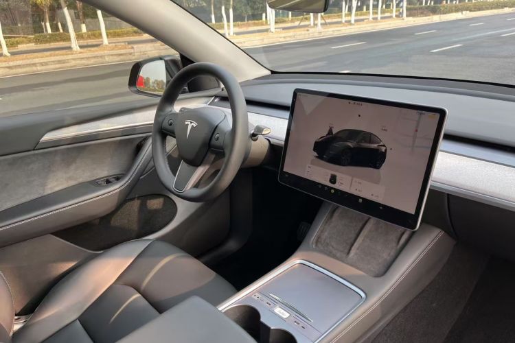 特斯拉 Model Y 2023款 长续航全轮驱动版中控内饰7004