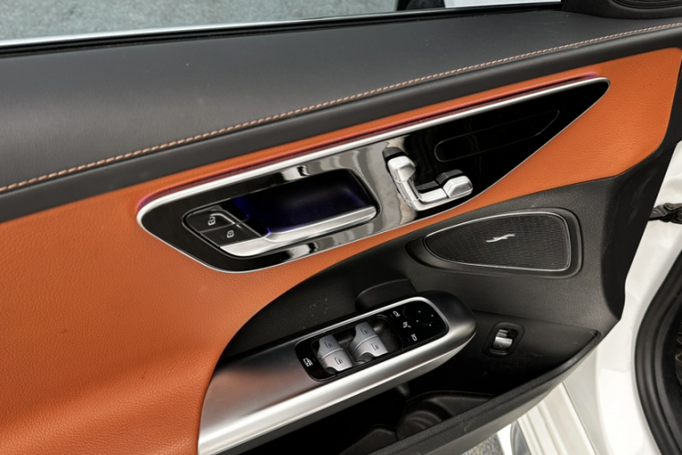 奔驰C级 2022款 改款 C 200 L 运动版中控内饰7006