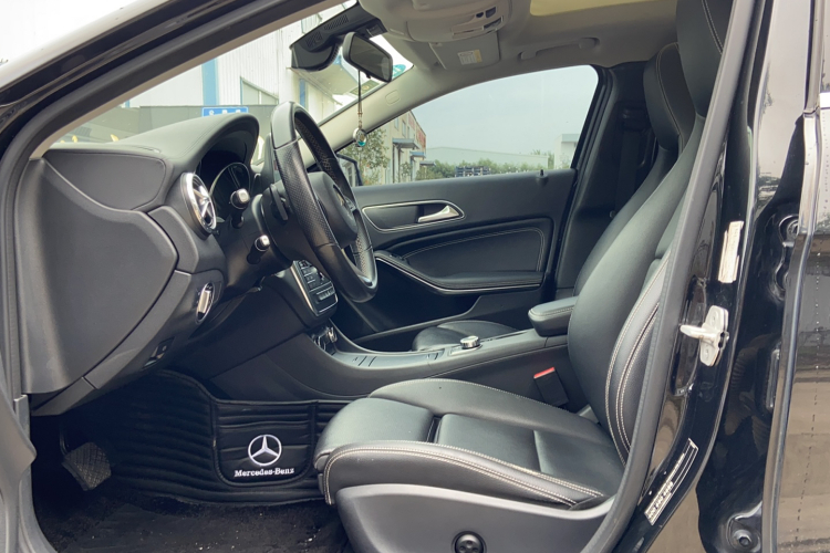 奔驰GLA 2016款 GLA 200 时尚型局部细节19