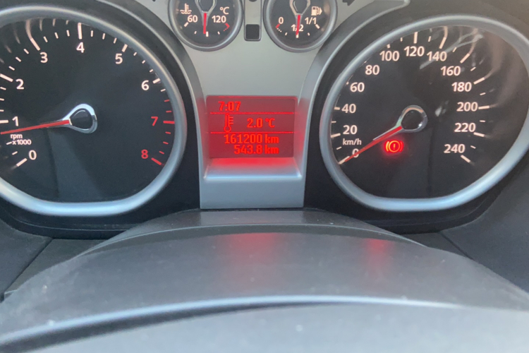 福特 福克斯 2013款 三厢经典 1.8L 手动基本型中控内饰15