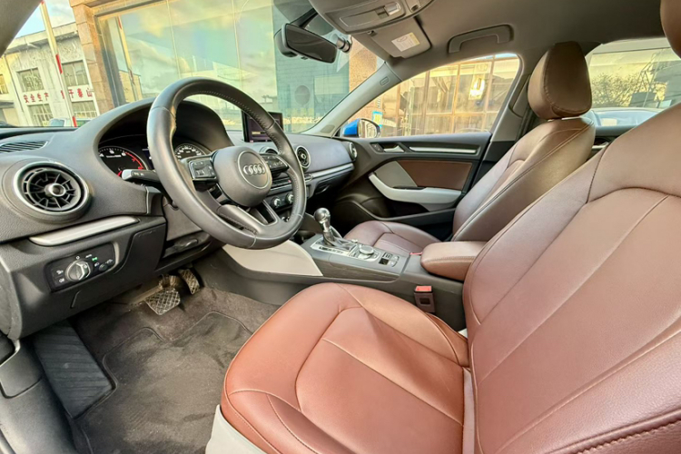 奥迪A3 2019款 Limousine 35 TFSI 进取型 国V中控内饰7002