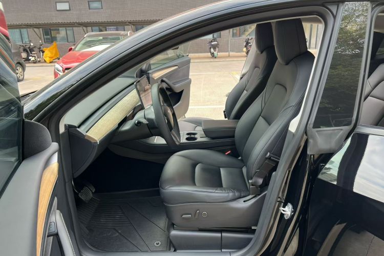 特斯拉 Model Y 2022款 改款 后轮驱动版中控内饰7006