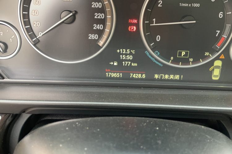 宝马5系 2014款 525Li 领先型中控内饰15