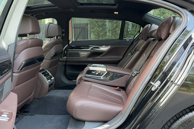 宝马7系 2019款 730Li M运动套装中控内饰7005