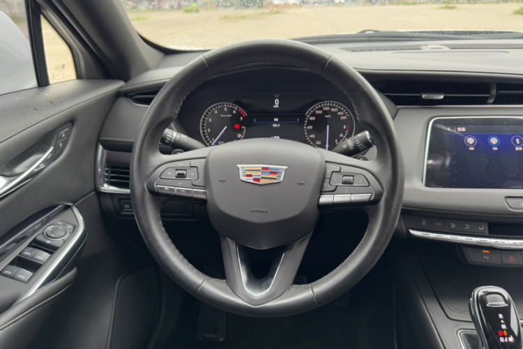 凯迪拉克XT4 2021款 28T 两驱技术型中控内饰7004