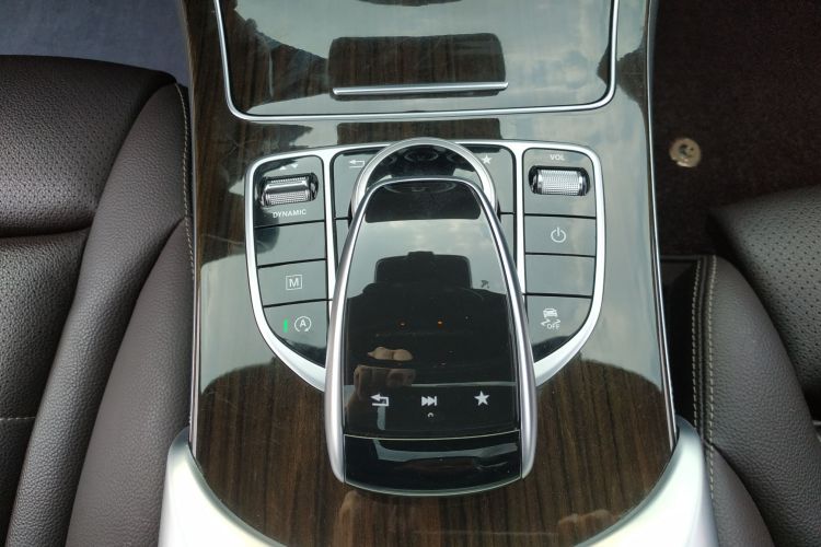 奔驰GLC 2019款 改款 GLC 260 L 4MATIC 豪华型局部细节9005