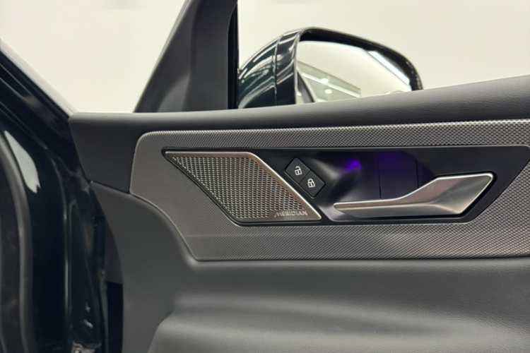 捷豹XEL 2024款 2.0T 250PS R-DYNAMIC S进取运动版中控内饰7006