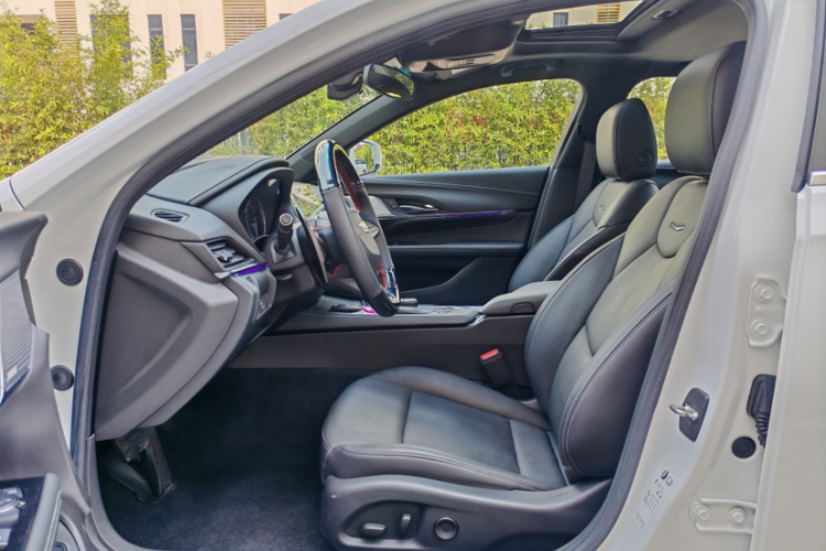 凯迪拉克CT4 2022款 28T 豪华型中控内饰7015