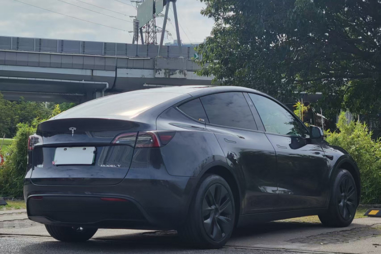 特斯拉 Model Y 2024款 后轮驱动版车身外观6001