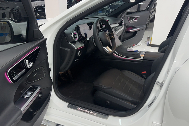 奔驰C级 2025款 C 260 L 运动版中控内饰7002