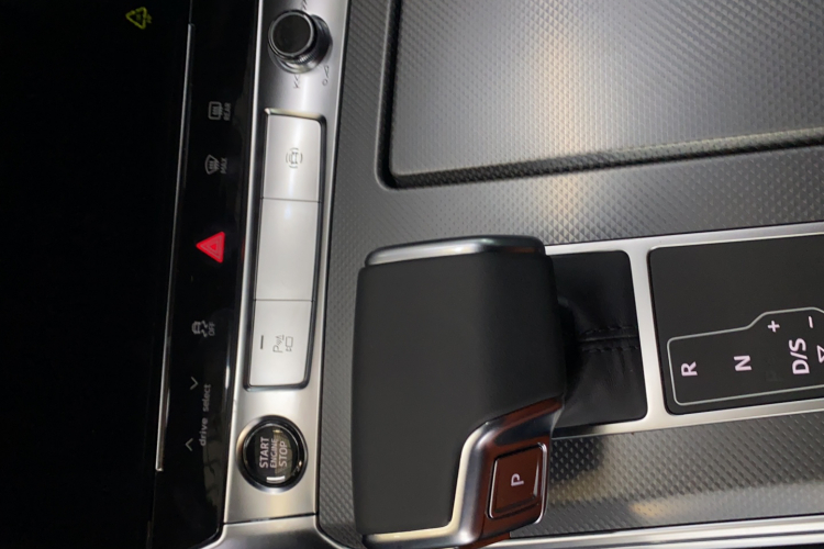 奥迪A6L 2025款 改款 40 TFSI 豪华动感型中控内饰7004