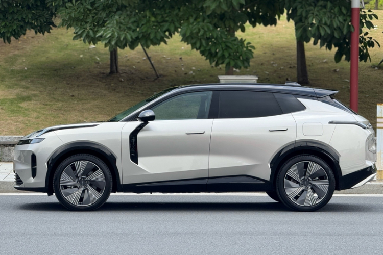 领克08 EM-P 2023款 220km 四驱性能Halo车身外观6003