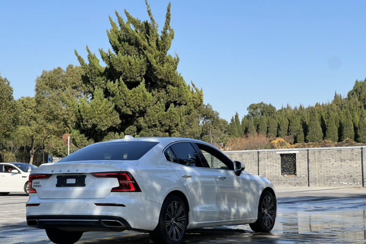 沃尔沃S60 2022款 B4 智远豪华版车身外观6008