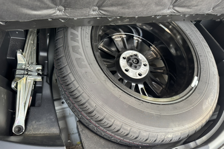 丰田 RAV4荣放 2016款 2.0L CVT两驱风尚版 国V中控内饰7008