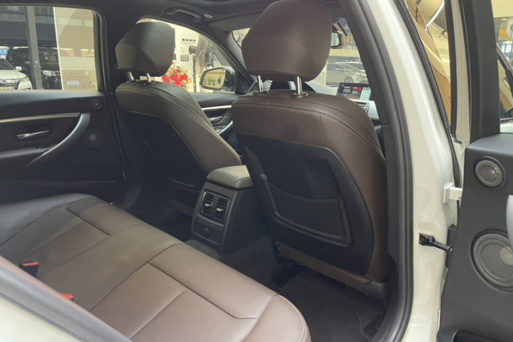 宝马3系 2019款 320i M运动曜夜版中控内饰7002