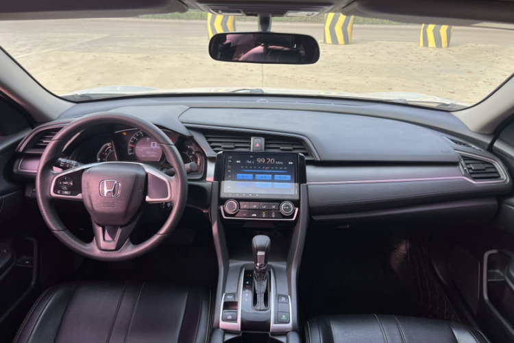 本田 思域 2016款 180TURBO CVT舒适版中控内饰7006