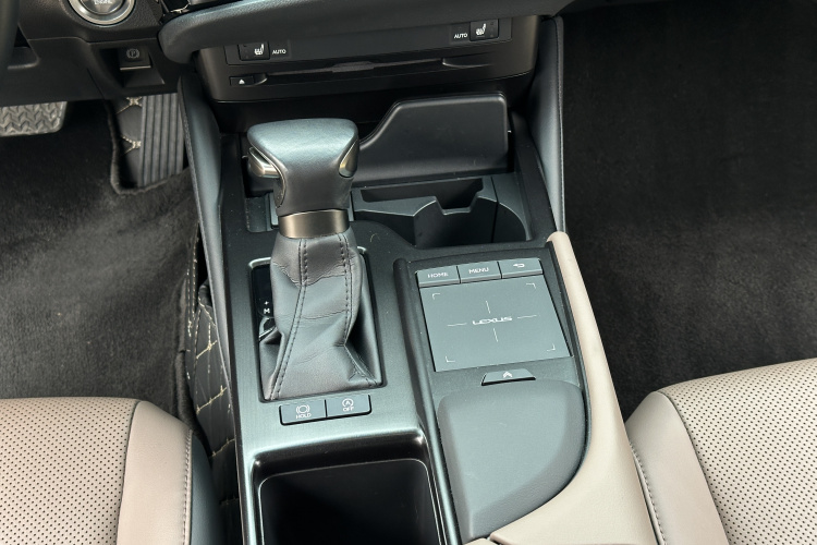 雷克萨斯ES 2021款 200 卓越版局部细节18