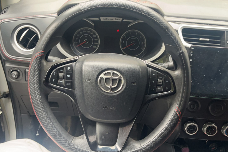 中华V3 2016款 1.5L 自动舒适型局部细节13