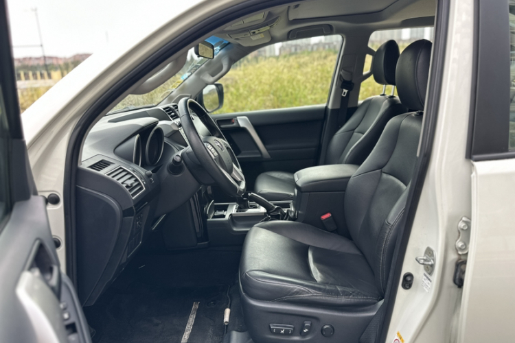 丰田 普拉多 2016款 2.7L 自动标准版局部细节19