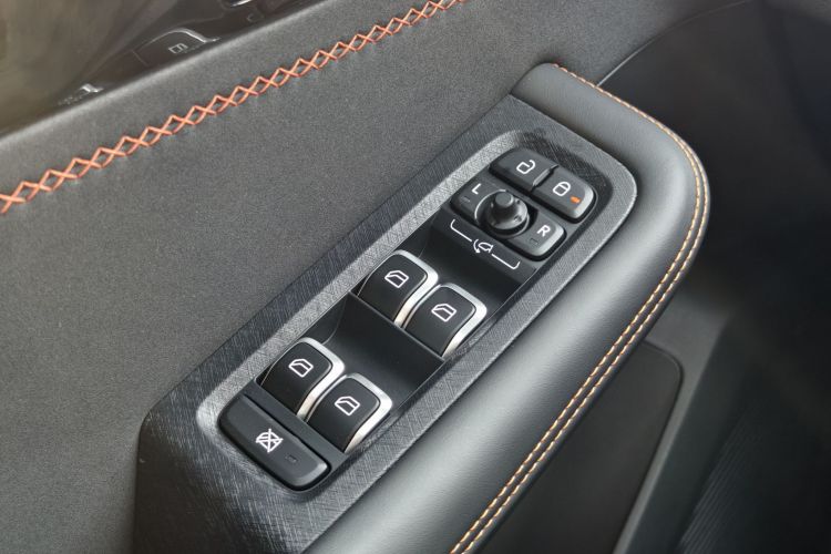 领克03 2025款 2.0TD DCT冠军版Pro局部细节9010