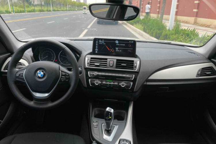 宝马1系(进口) 2016款 118i 领先型中控内饰7001