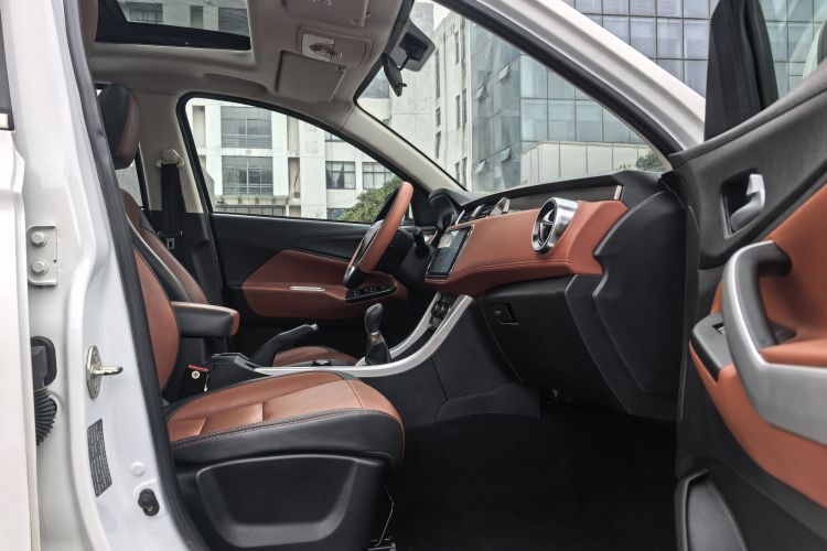 北汽幻速S3 2016款 S3L 1.5L 手动尊贵型局部细节41