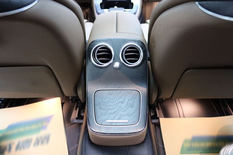 奔驰E级 2023款 E 260 L 运动型 4MATIC中控内饰7010