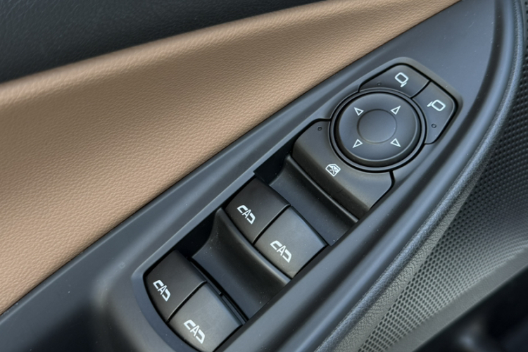 别克GL6 2021款 323T 轻混动互联豪华型中控内饰7009