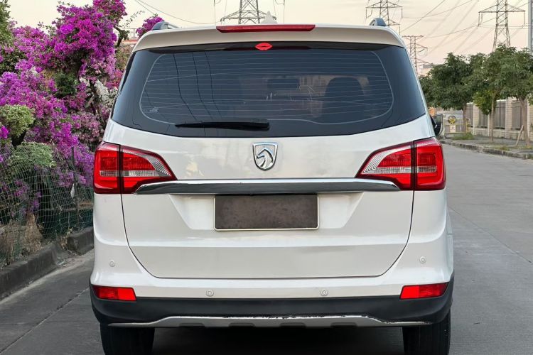 宝骏730 2016款 1.5L 手动豪华型 7座车身外观6004