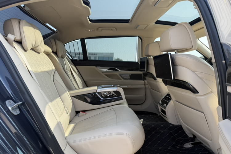 宝马7系 2016款 730Li 豪华型局部细节9013