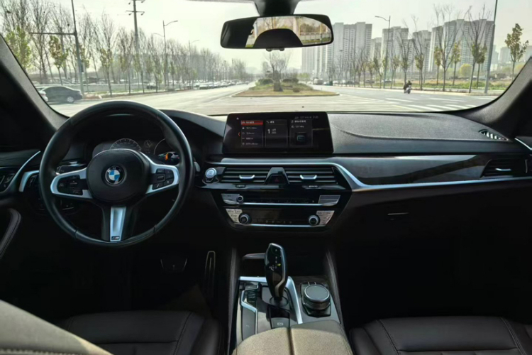 宝马5系 2018款 525Li M运动套装中控内饰7002