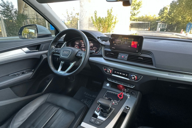 奥迪Q5L 2020款 40 TFSI 荣享时尚型中控内饰7015