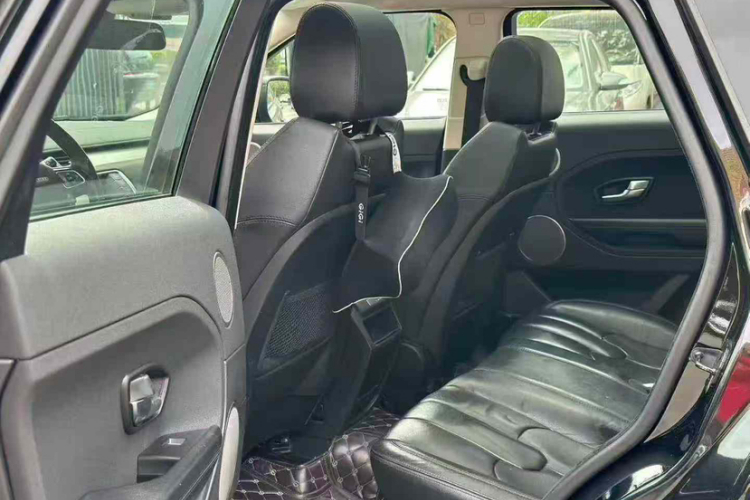 路虎 揽胜极光(进口) 2014款 2.0T 5门耀真版中控内饰7003