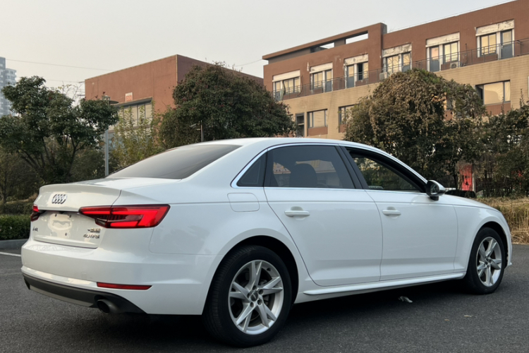 奥迪A4L 2017款 Plus 40 TFSI 进取型车身外观6003