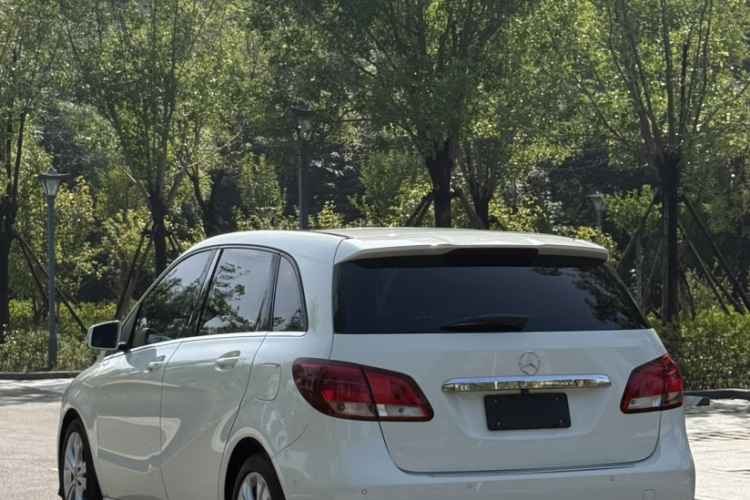 奔驰B级 2017款 B 200 动感型车身外观6001