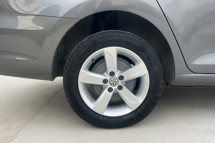 大众 桑塔纳 2015款 1.6L 手动舒适版车身外观6012