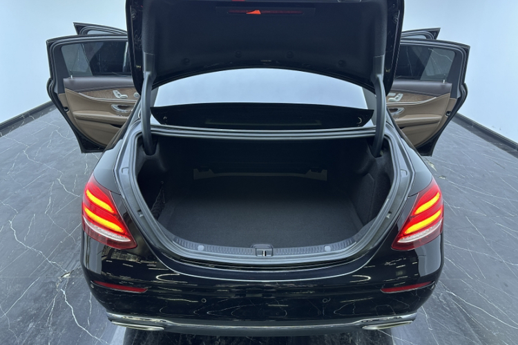 奔驰E级 2020款 改款 E 300 L 殊享版局部细节23