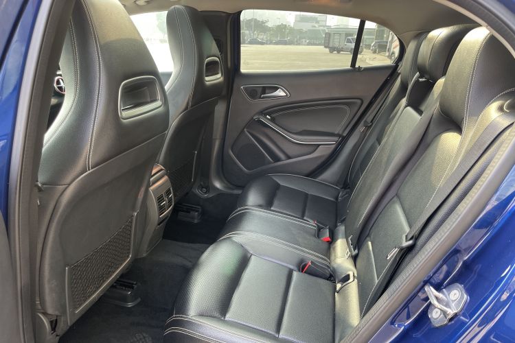 奔驰GLA 2018款 GLA 200 动感型中控内饰7008