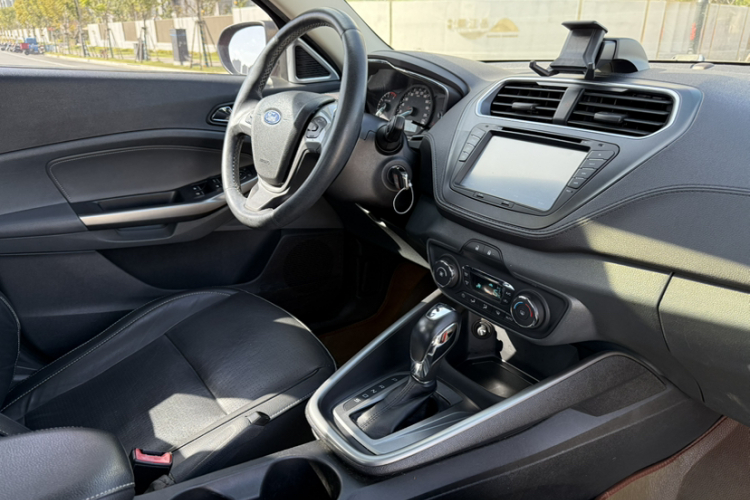 福特 福睿斯 2015款 1.5L 自动时尚型中控内饰7006