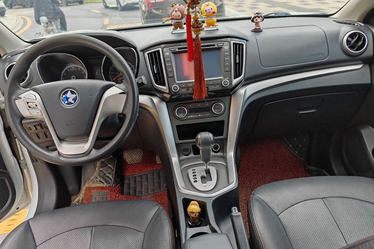 启辰T70 2015款 2.0L CVT睿趣版中控内饰7003